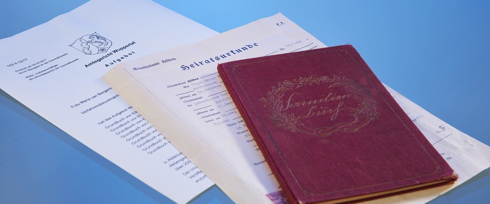 Aufgebotsbeschluss nebst Familienbuch und Heiratsurkunde